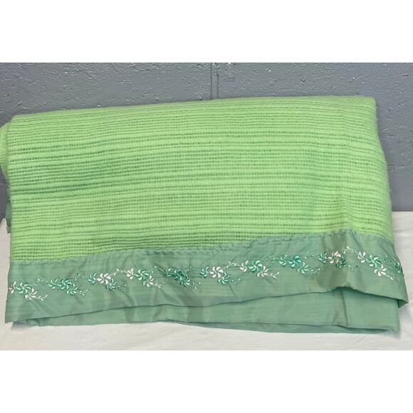Vintage Waffle Weave Floral Embroidered Ribbon Blanket Light Green Twin - Picture 2 of 6